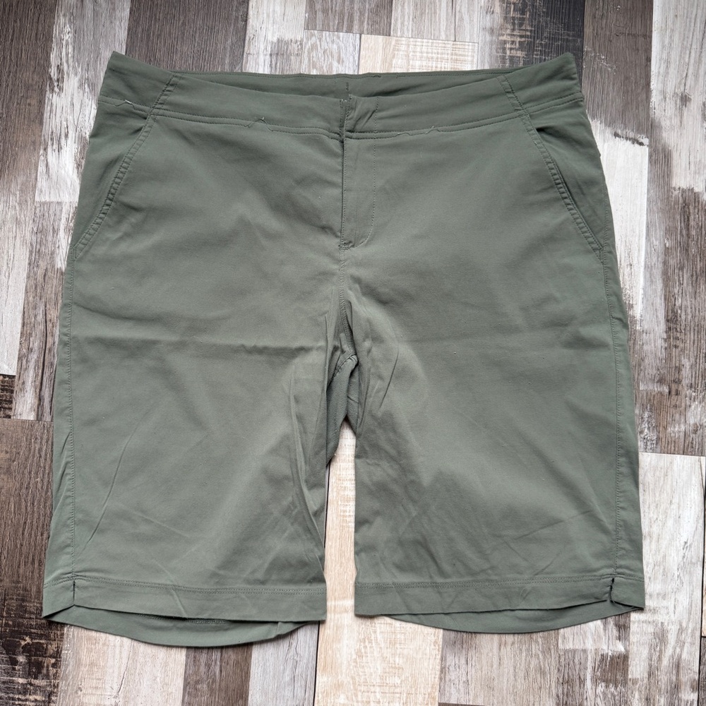 Women’s Columbia Saturday Trail Shorts, XL Olive Green
